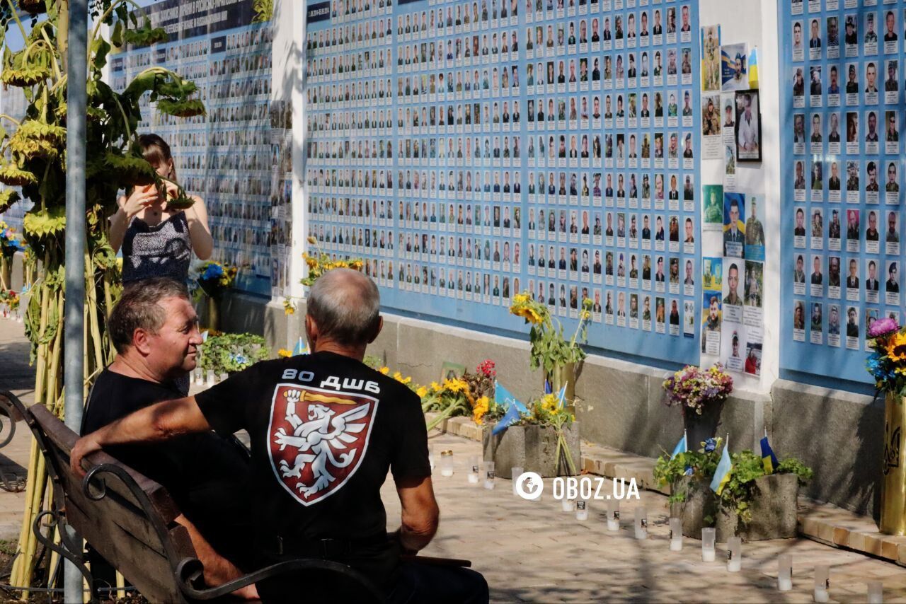 В Украине почтили память память защитников, погибших в боях с российскими оккупантами. Фото и видео акций в разных городах