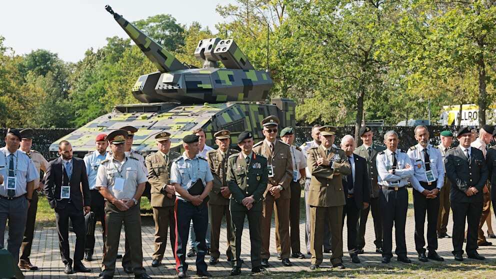 ЗМІ: командувачі країн НАТО таємно зустрілись у Дрездені, Україну представляв Павлюк