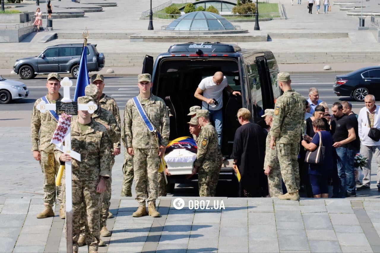 У Києві попрощалися із військовою, активісткою "Правого сектору" Наталією "Іранкою" Кузнєцовою. Фото і відео