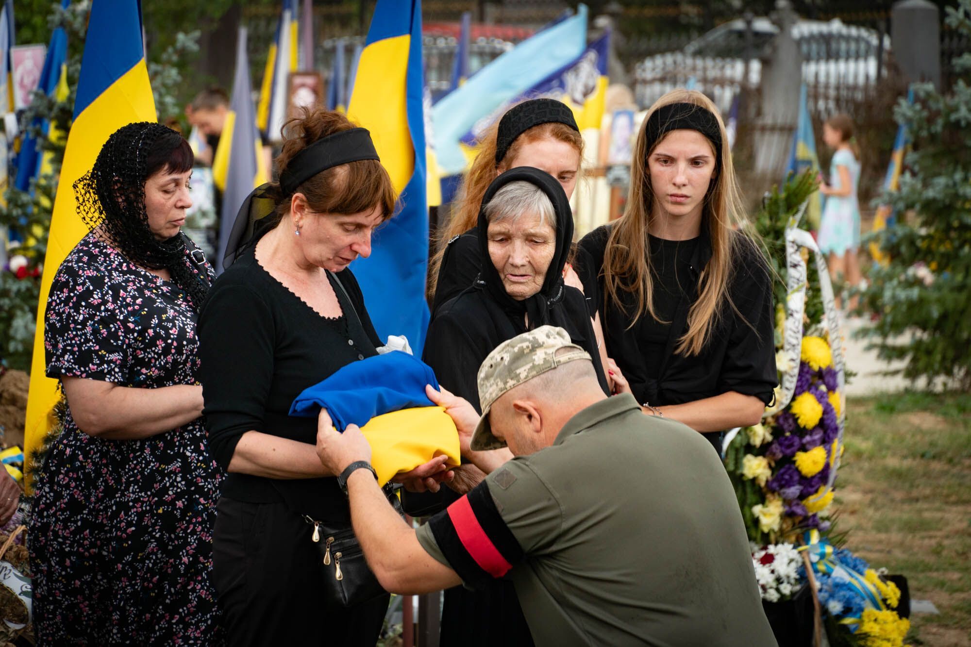 Погиб в День Независимости: в Ужгороде провели в последний путь воина Сергея Стрижака. Фото