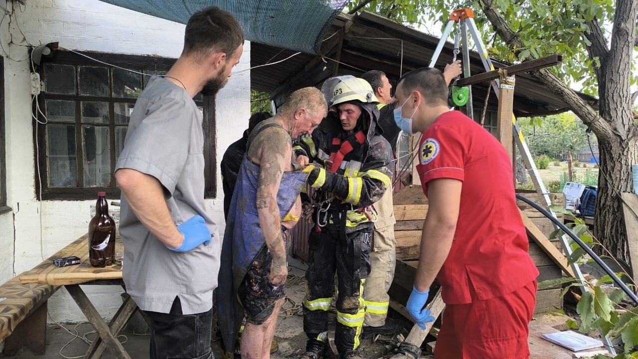 На Запорожье мужчина погиб во время чистки колодца: спасатели рассказали детали трагедии. Фото