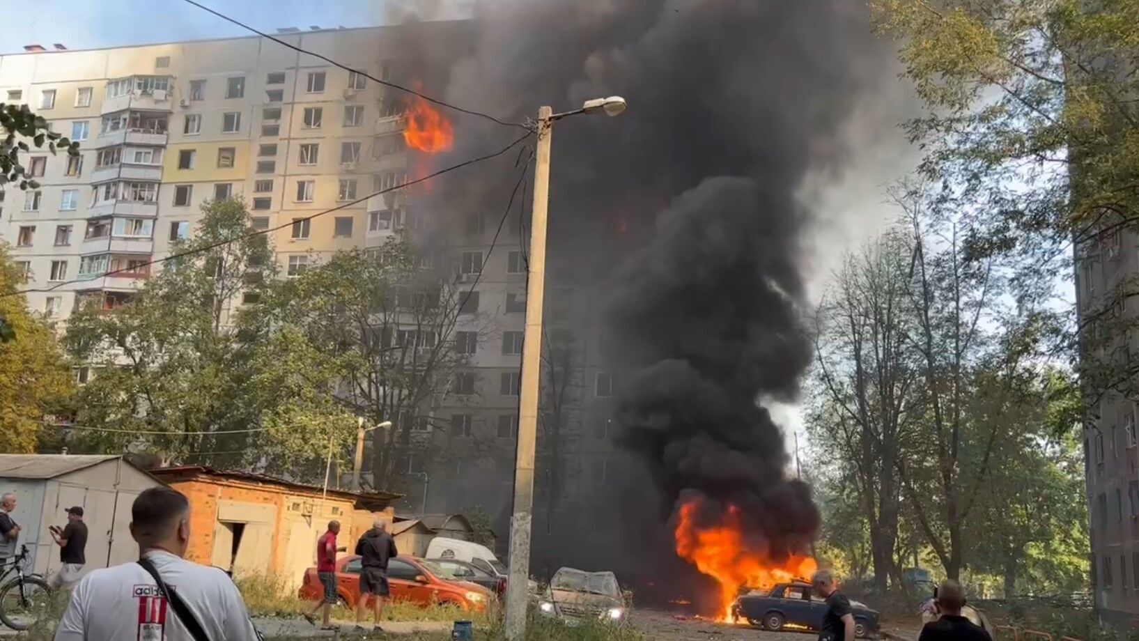 Окупанти вдарили КАБами по Харкову, є жертви і десятки поранених: дитина загинула просто на майданчику. Фото і відео