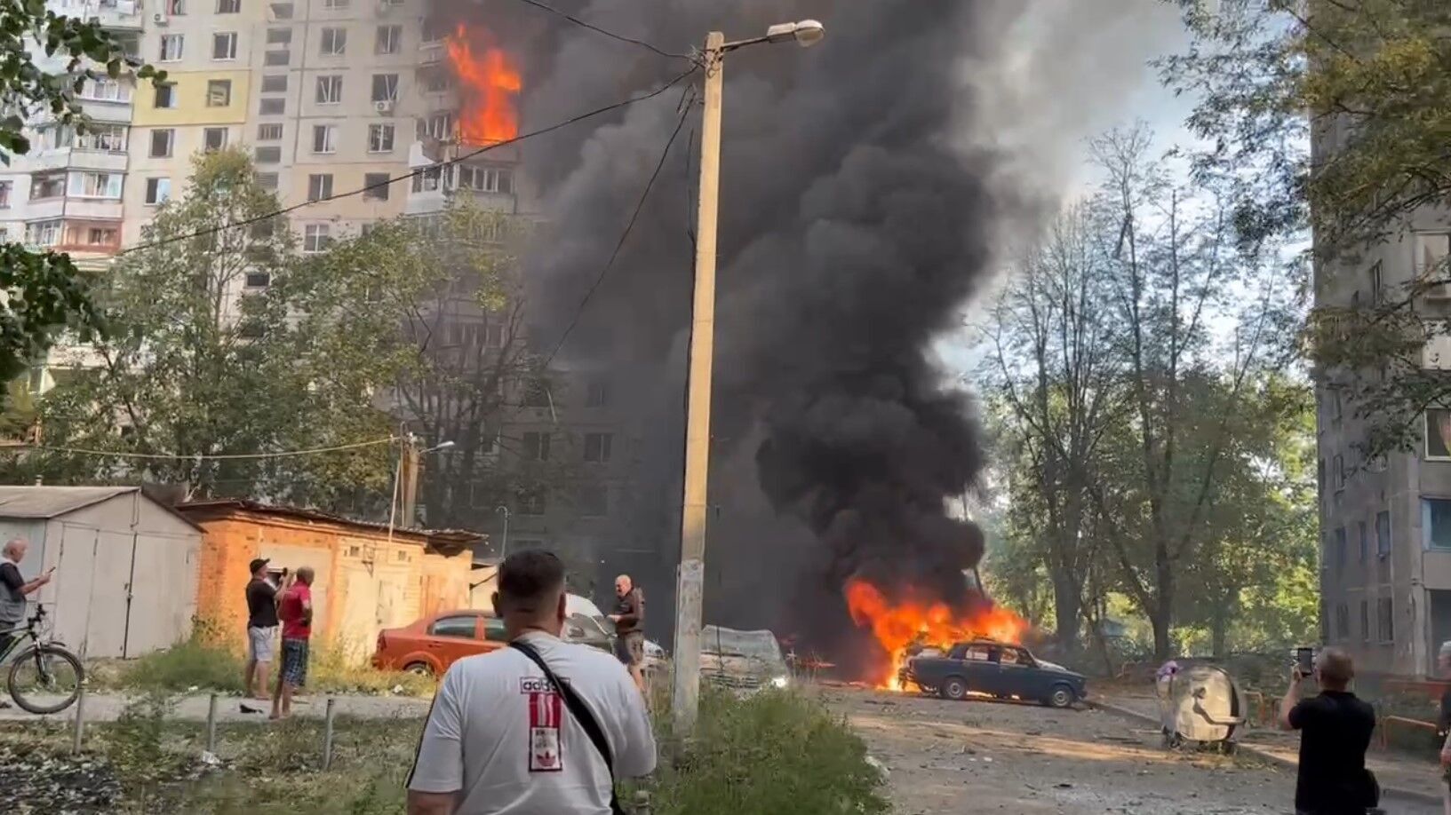 Окупанти вдарили КАБами по Харкову, є жертви і десятки поранених: дитина загинула просто на майданчику. Фото і відео