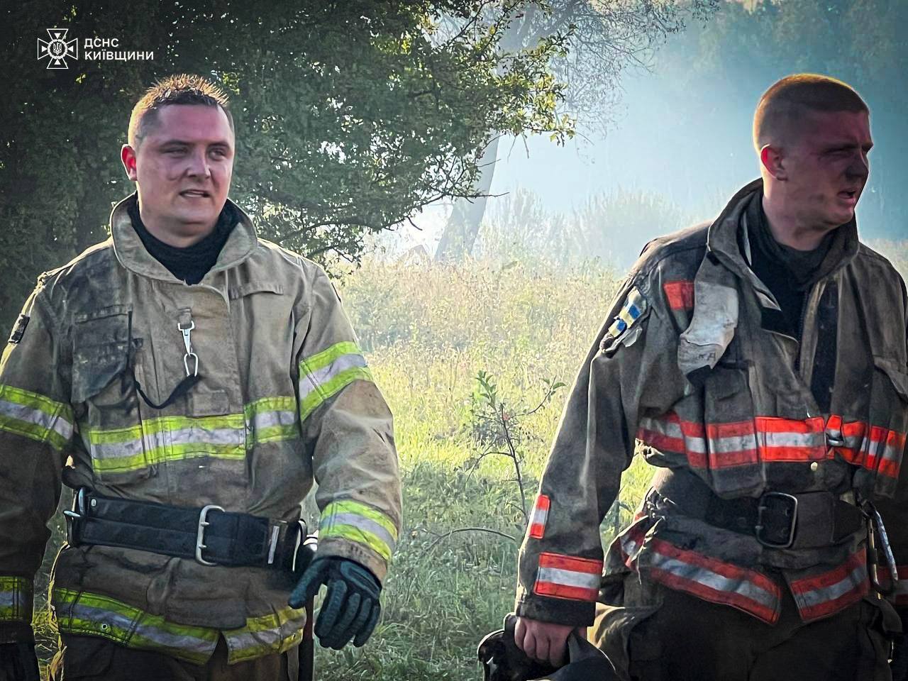 На Київщині загинула жінка, яка палила траву: спливли деталі трагедії. Фото і відео