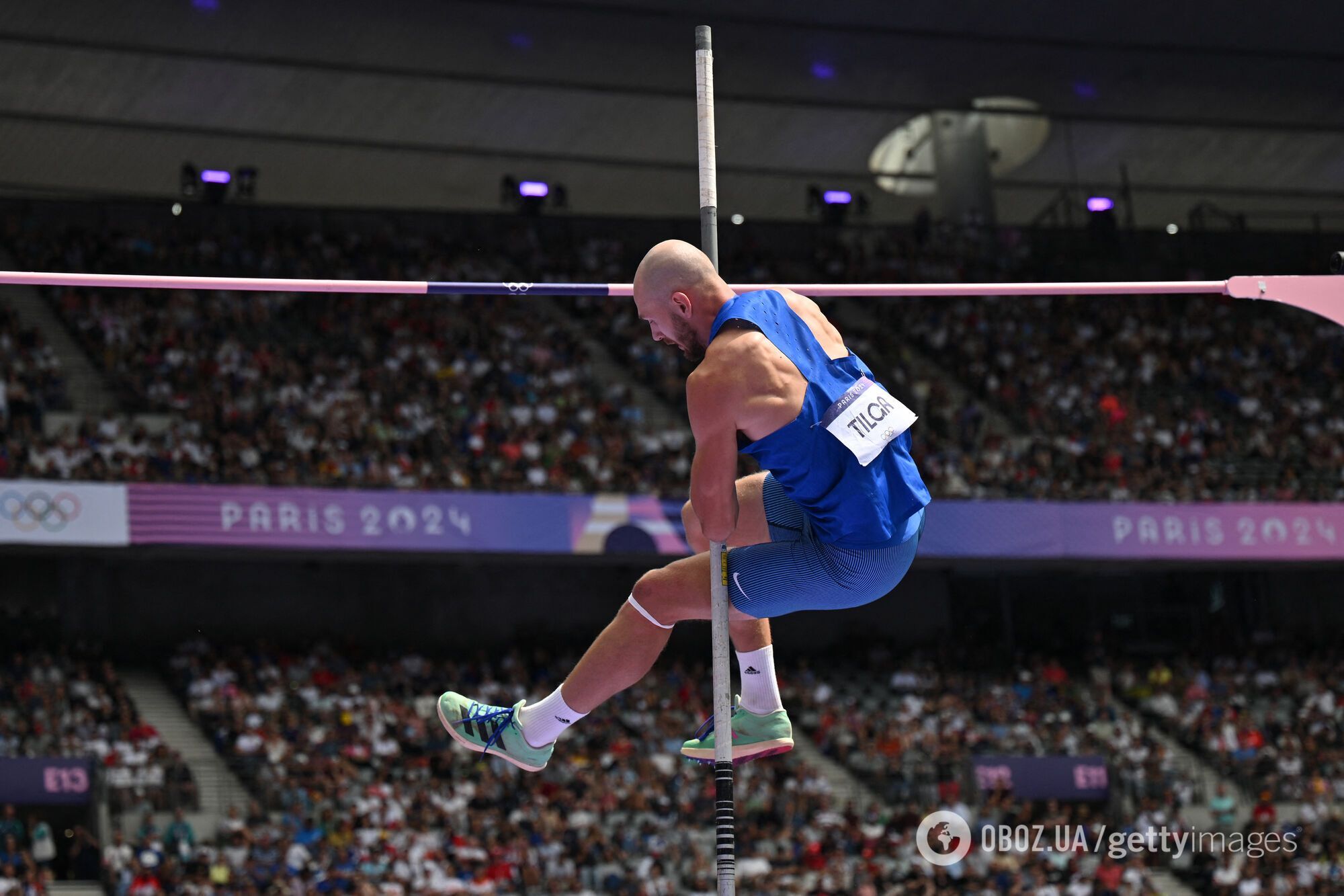 На Олімпіаді-2024 естонський легкоатлет стрибав із жердиною і впав не в той бік. Відео