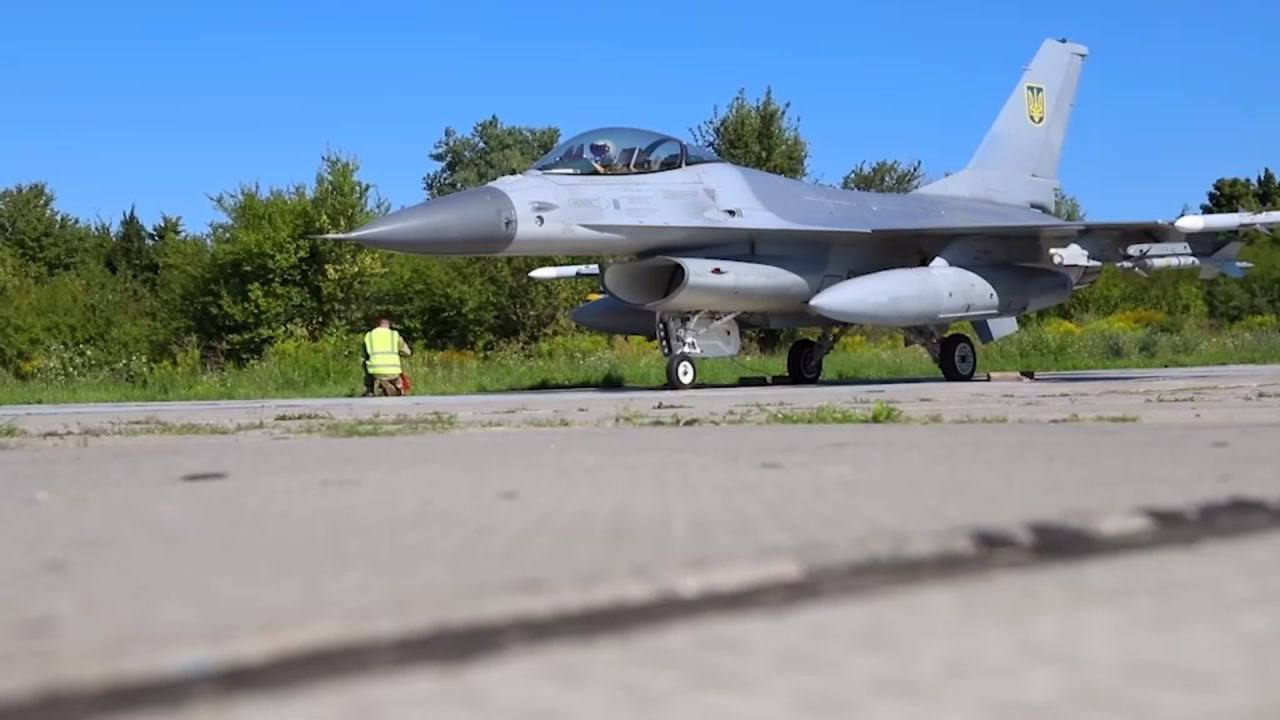 F-16 в Україні: Зеленський офіційно підтвердив і показав перші кадри