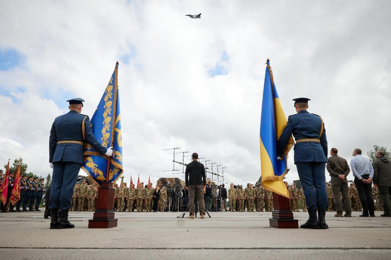 F-16 в Украине: Зеленский официально подтвердил и показал первые кадры