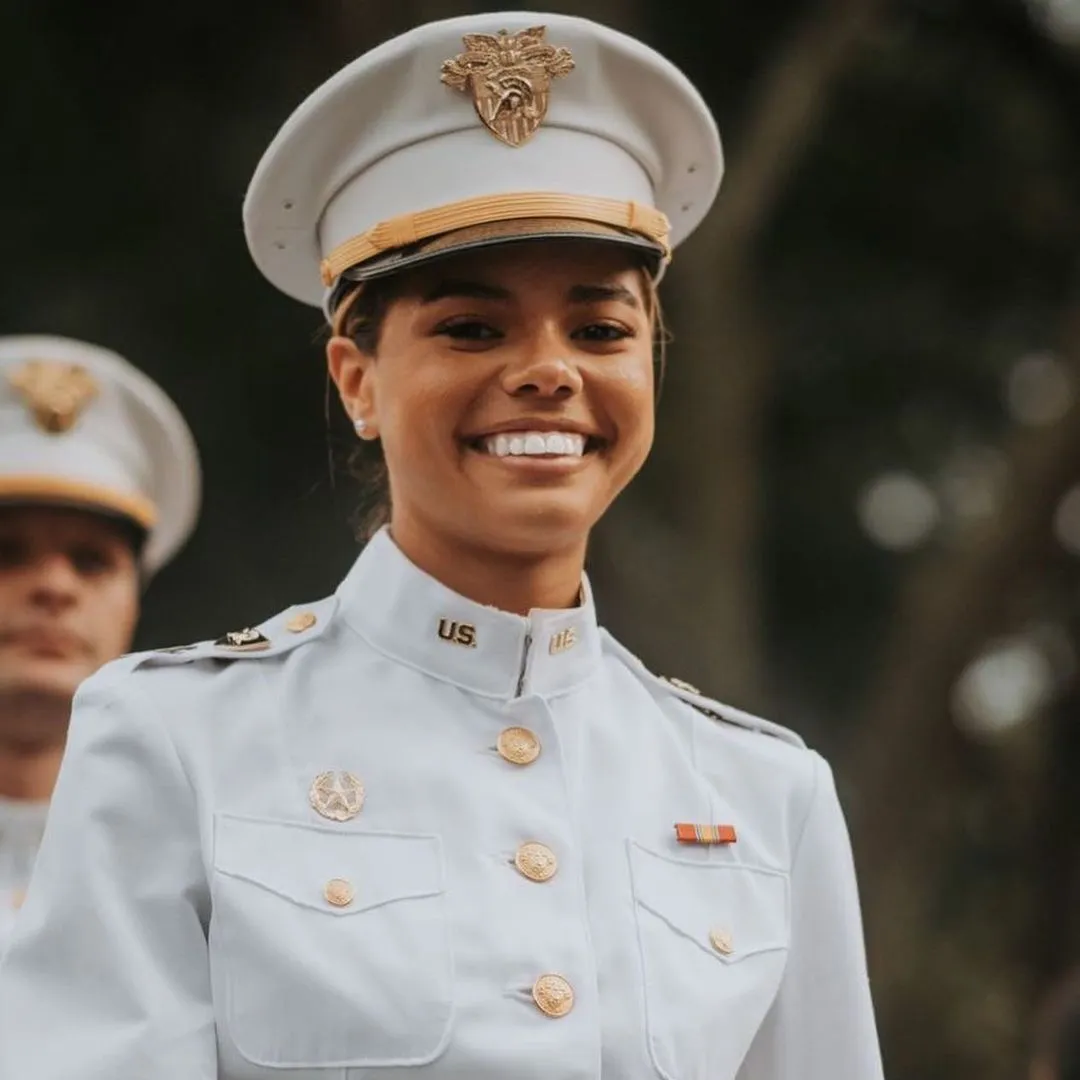 22-річна офіцерка армії стала Міс США 2024: який вигляд має Альма Купер, що отримала титул і корону на тлі скандалу. Фото