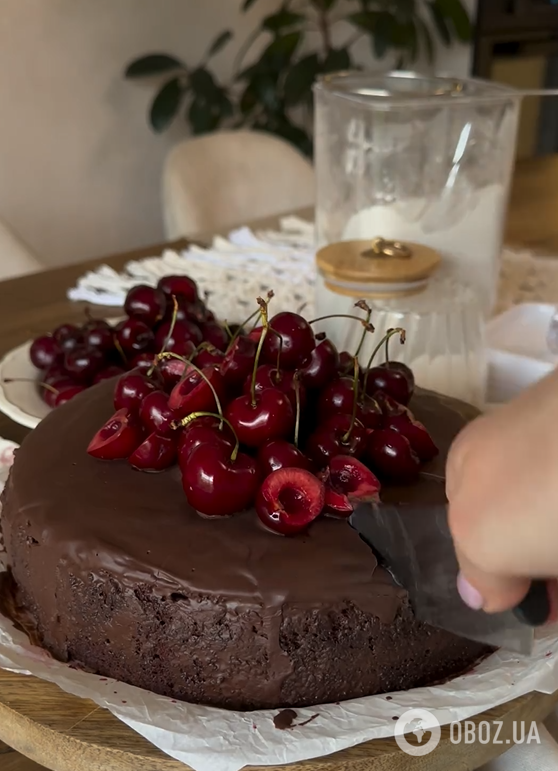 Культовий торт ''П'яна вишня'': як приготувати святковий десерт для всієї родини