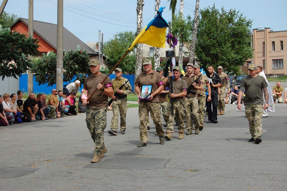 "Мечтал о мире в Украине": на Полтавщине попрощались с воином, погибшим в боях на Донетчине. Фото