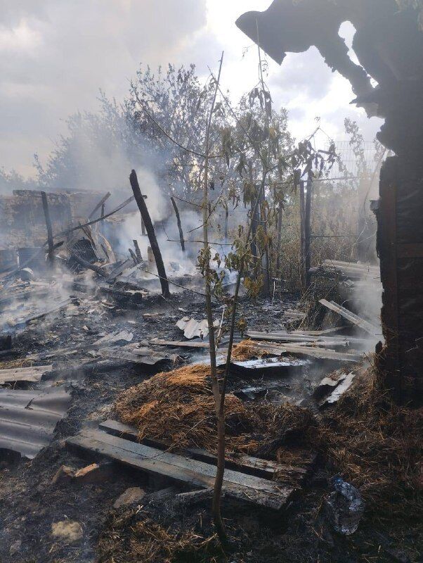 Окупанти вдарили по Циркунах на Харківщині, сталась пожежа. Фото