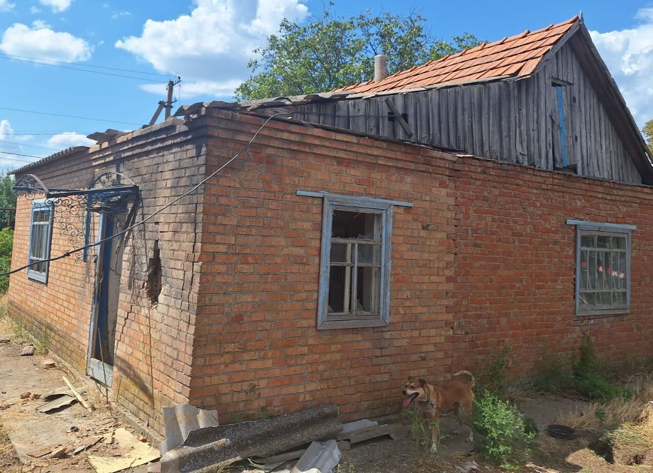 Росіяни знову обстріляли Нікопольщину: є поранені і руйнування. Фото
