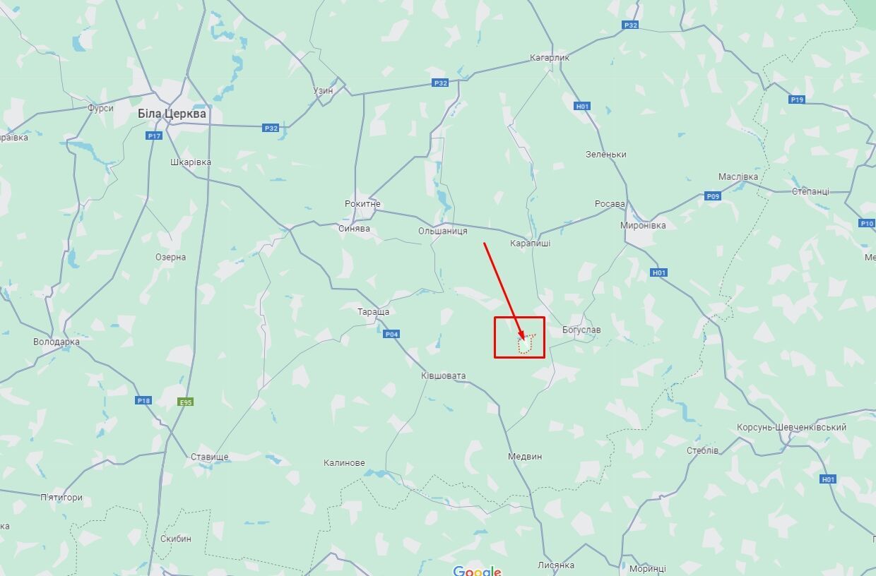 На Київщині зіткнулись Mazda та Mercedes: загинуло подружжя, дитина у лікарні. Подробиці і фото