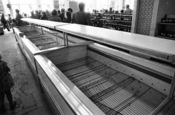Так умирал СССР: какими были полки магазинов в последние дни господства советов