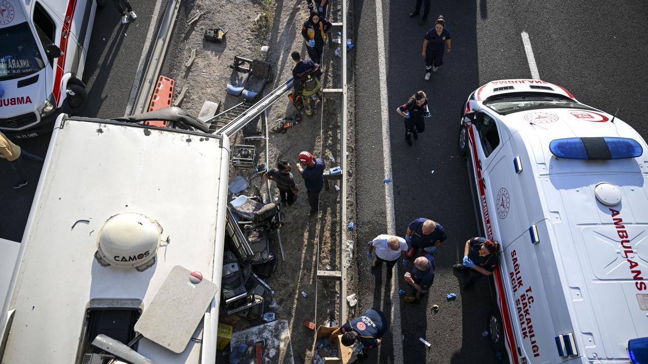 В Турции автобус влетел в бетонную опору: погибли 11 человек. Видео