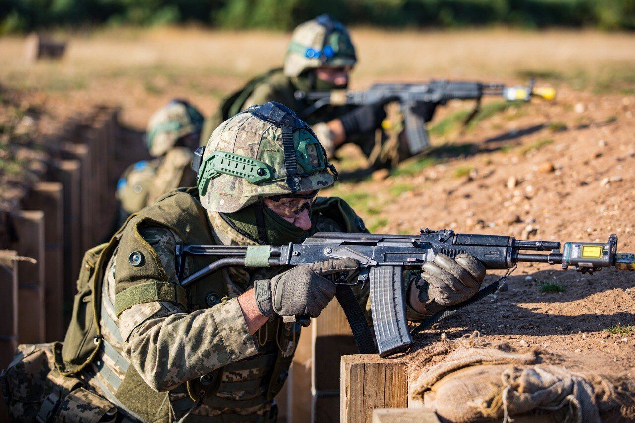 Від штурму окопів до зайняття кругової оборони: у Генштабі показали підготовку ЗСУ в Британії. Фото