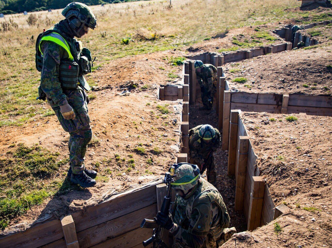 Від штурму окопів до зайняття кругової оборони: у Генштабі показали підготовку ЗСУ в Британії. Фото