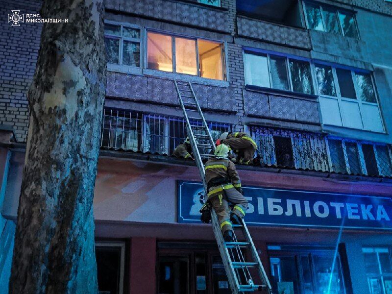 В Николаеве шестилетний мальчик выпал с балкона на седьмом этаже: за его жизнь борются медики