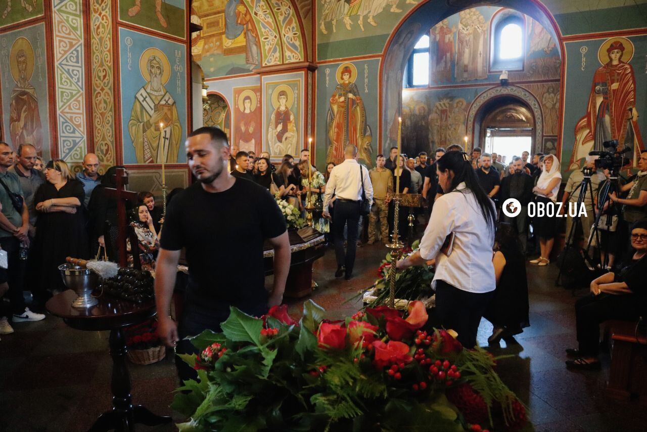 У Києві попрощалися з радником голови Мінстратегпрому і його дружиною, які загинули в ДТП. Фото і відео