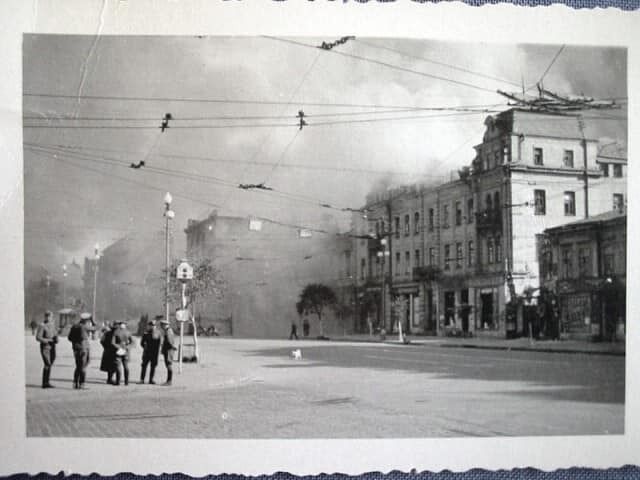 Взрывы, пожары и уничтоженный Крещатик: как выглядел центр Киева в 1941-1942 годах. Фото