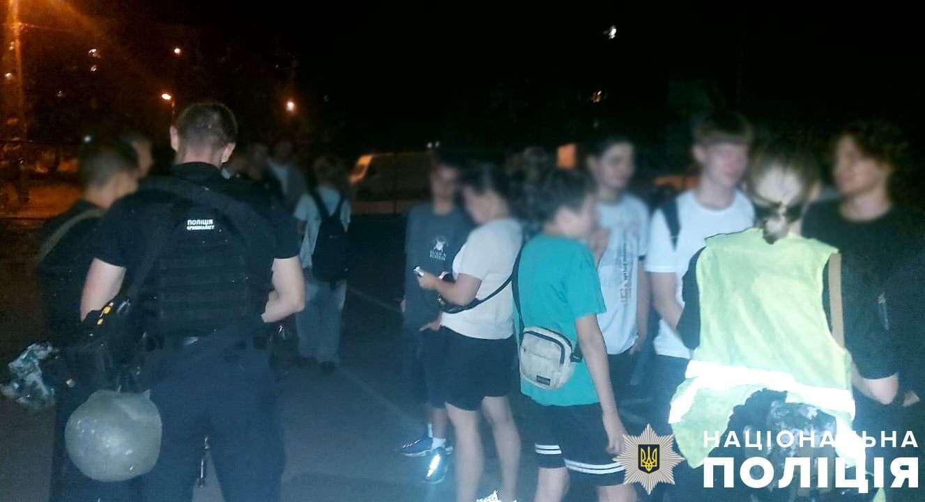 У Києві на стадіоні вибухнула страйкбольна граната: постраждав підліток. Фото