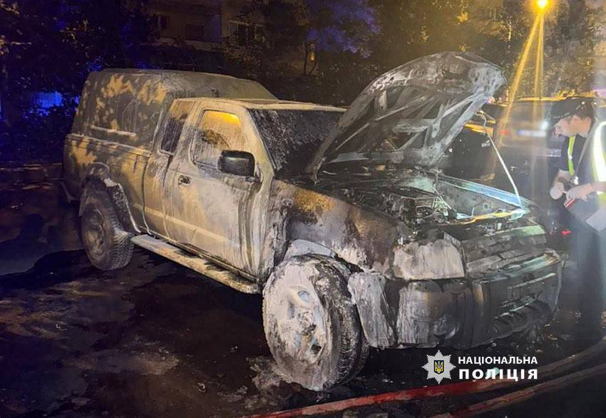 Підпалювали авто ЗСУ на замовлення спецслужб РФ: у Києві затримали п’ятьох зловмисників. Фото і відео