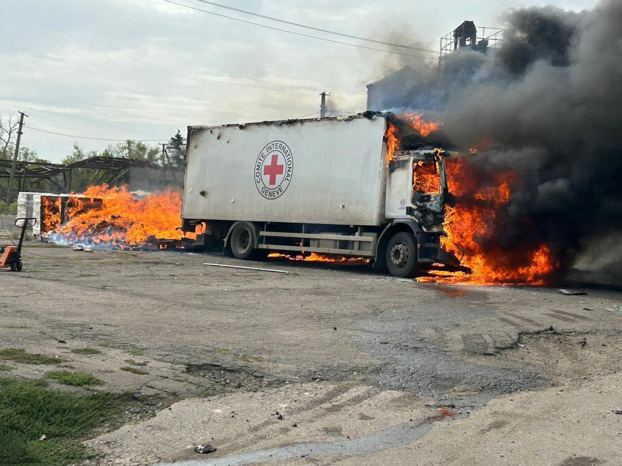 Окупанти завдали удару по машині Червоного Хреста на Донеччині: три людини загинули, дві поранені. Фото