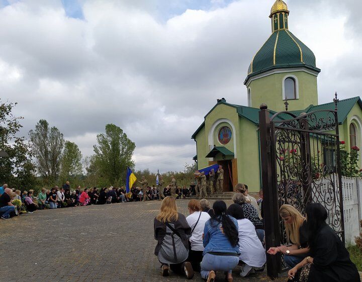 Вивозив поранених майже з "нуля": у Хмельницькому попрощались із сержантом, який загинув під Бахмутом. Фото 