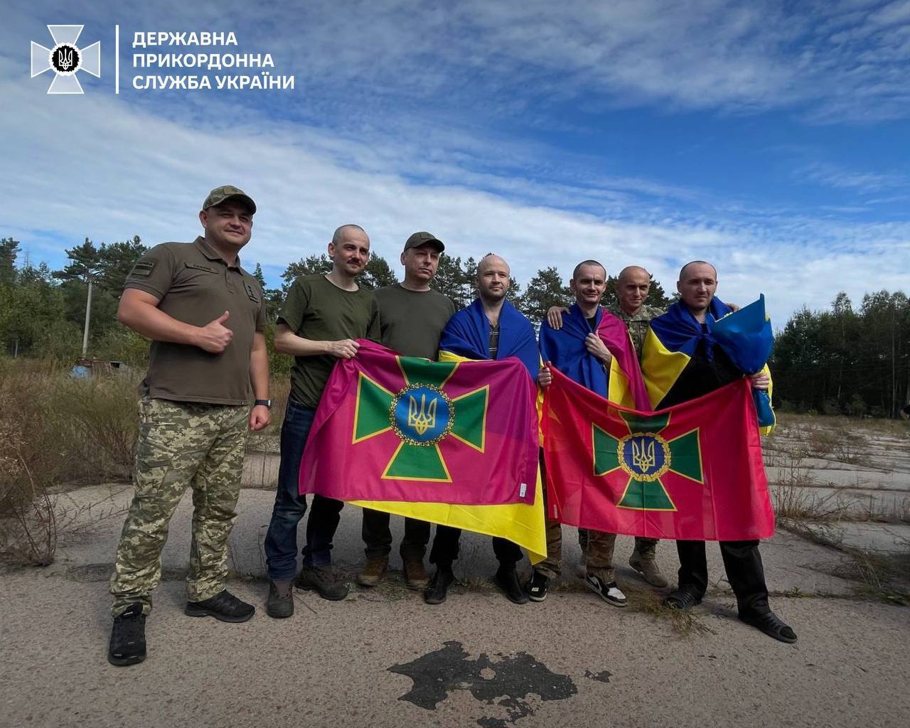 Украина вернула из российского плена десятки защитников и гражданских, среди них защитники "Азовстали". Фото и видео