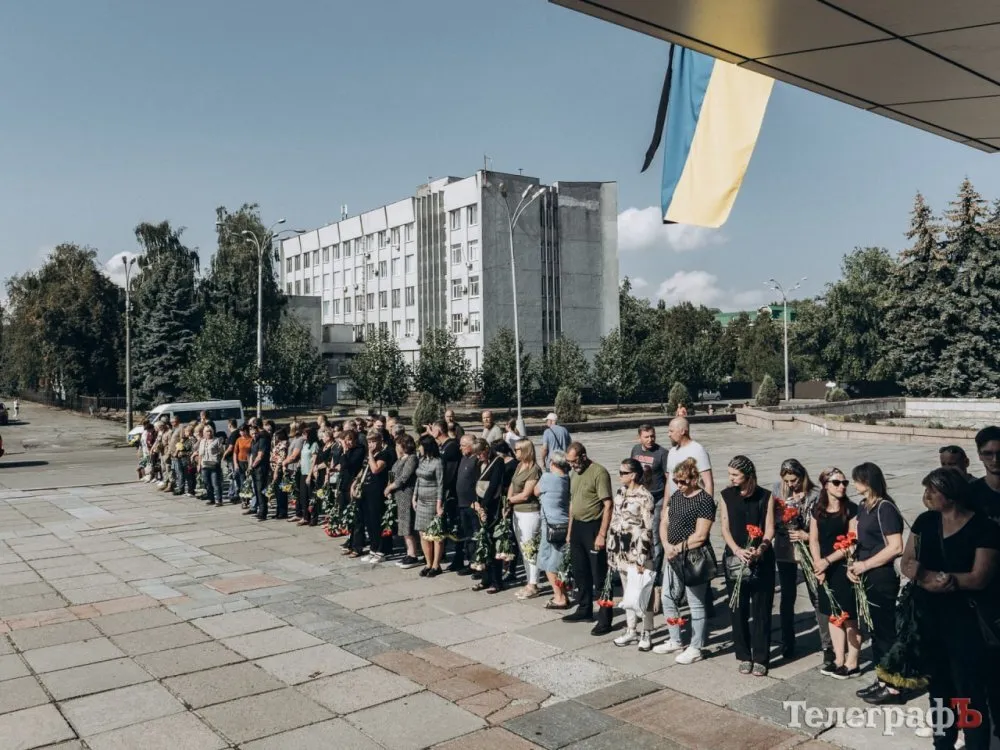 Пройшов полон, де його обіцяли стратити: на Полтавщині попрощалися з полеглим підполковником Володимиром Артеменком. Фото