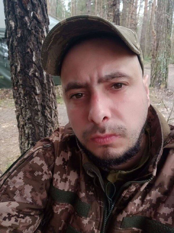 Без батька залишився 8-річний син: унаслідок тяжкого поранення помер захисник з Київщини. Фото 