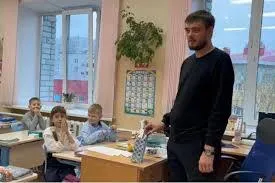 Бывшие зэки и участники "СВО" учат детей патриотизму и любви к родине: как готовят будущую армию России