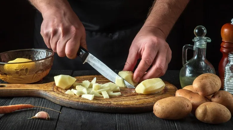 Почему не получается приготовить вкусный жареный картофель: не допускайте этих ошибок