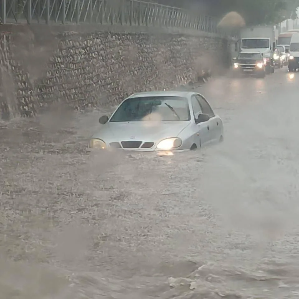 Авто оказалось в воде