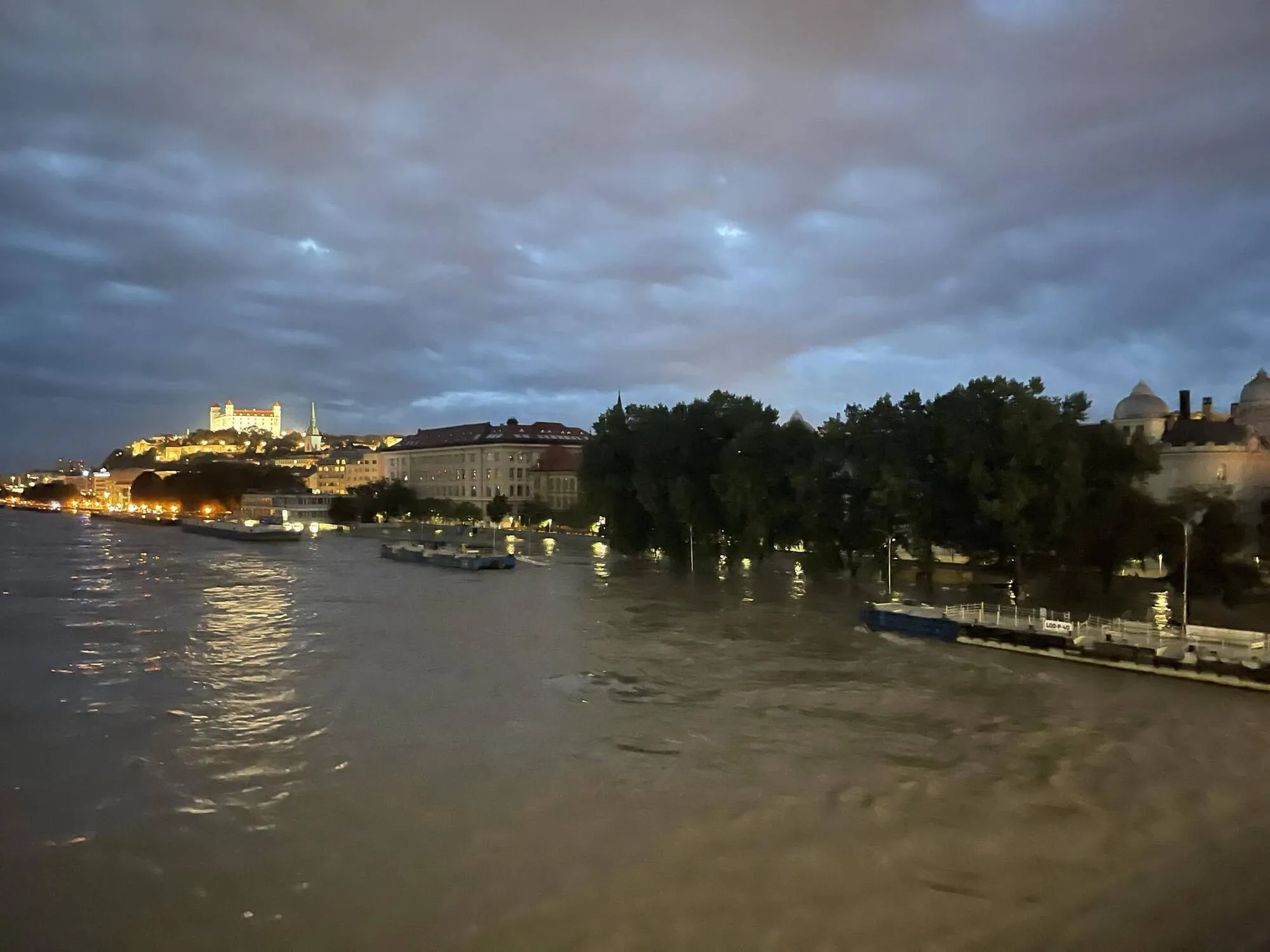 Зносить будинки, мости, заливає метро і ластівки падають з неба: Європу накрив водяний армагеддон