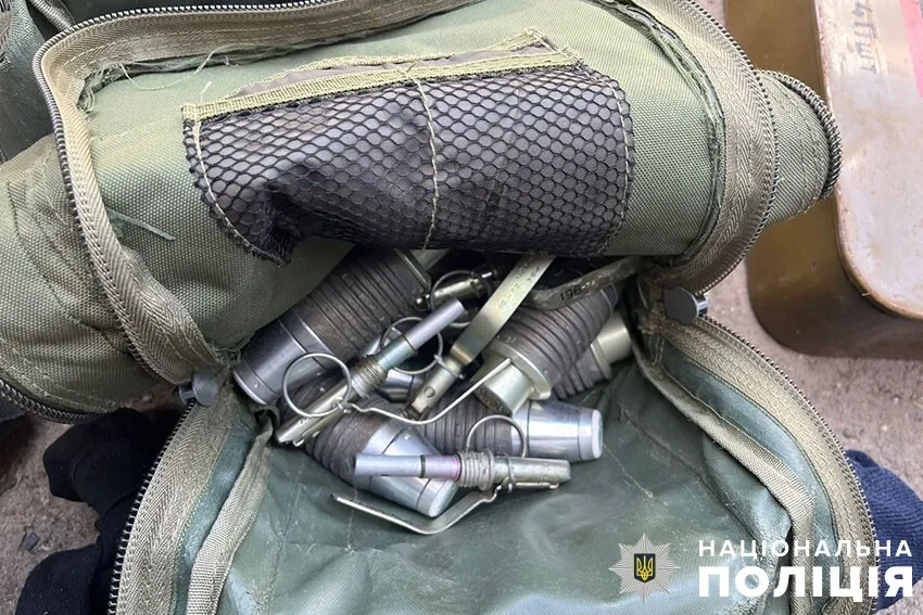 Вилучили "товару" на майже 1,7 млн грн: поліцейські Києва викрили канал продажу зброї та вибухівки. Фото і відео