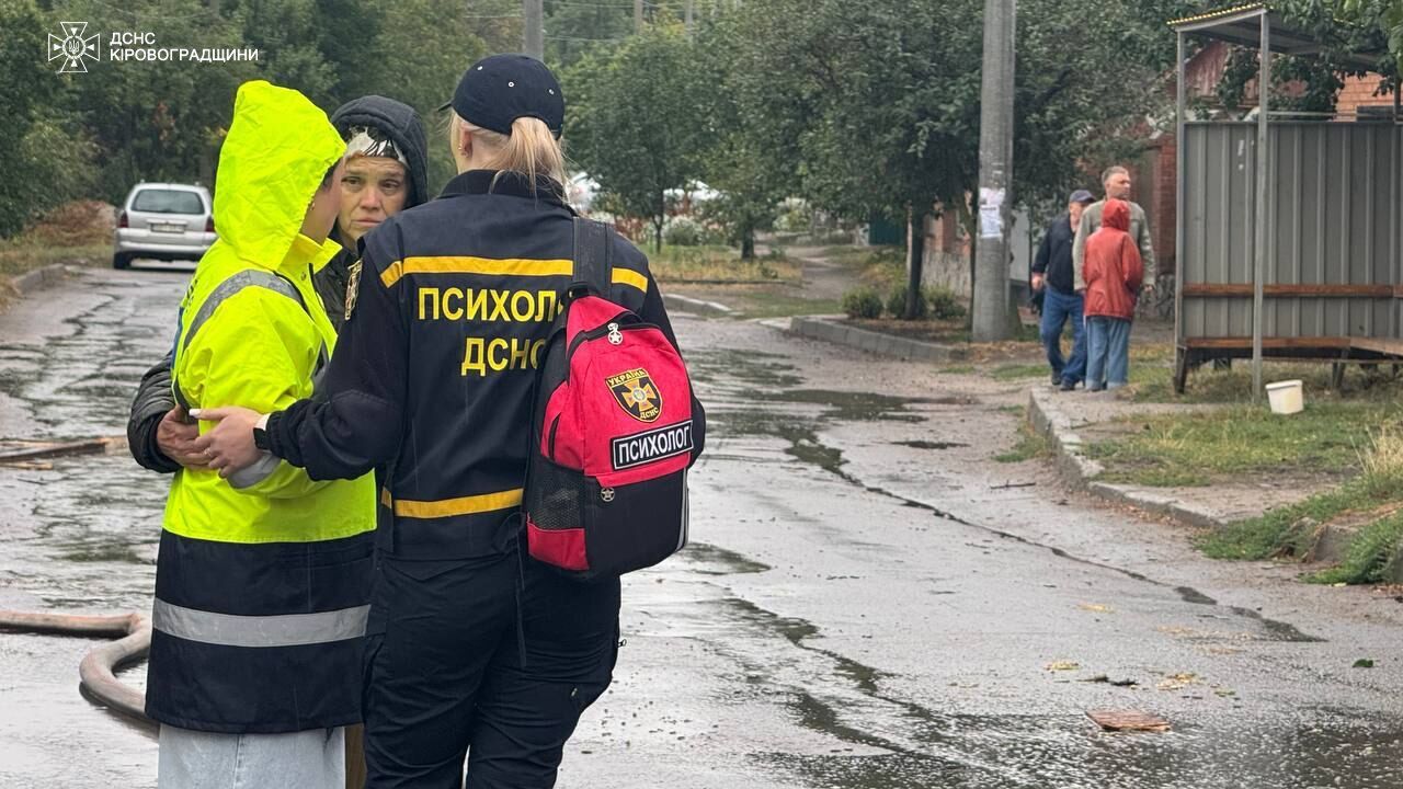 Психологи допомагали мешканцям міста, які стали свідками обстрілу.