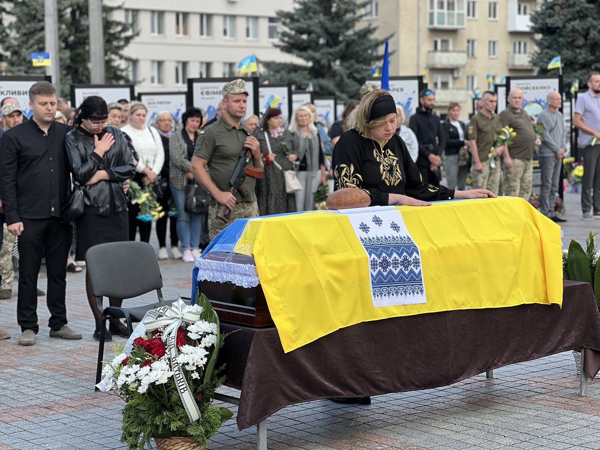 "Йшов до кінця": у Рівному попрощалися з 33-річним воїном, який загинув у боях на Курщині. Фото