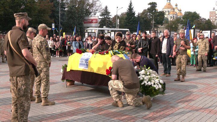 "Шел до конца": в Ривне простились с 33-летним воином, погибшим в боях на Курщине. Фото