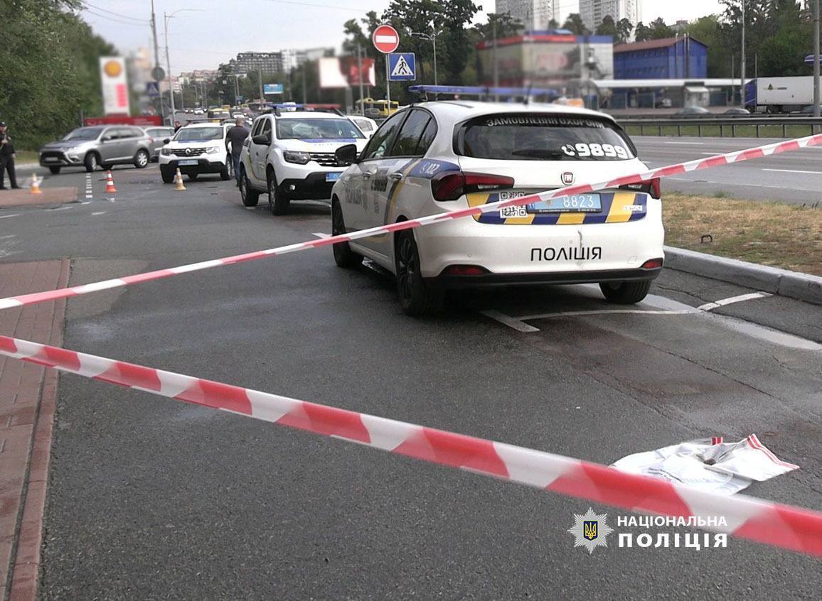 На Окружній дорозі Києва біля АЗС вбили чоловіка: злочин зафіксували відеокамери. Подробиці справи, фото і відео