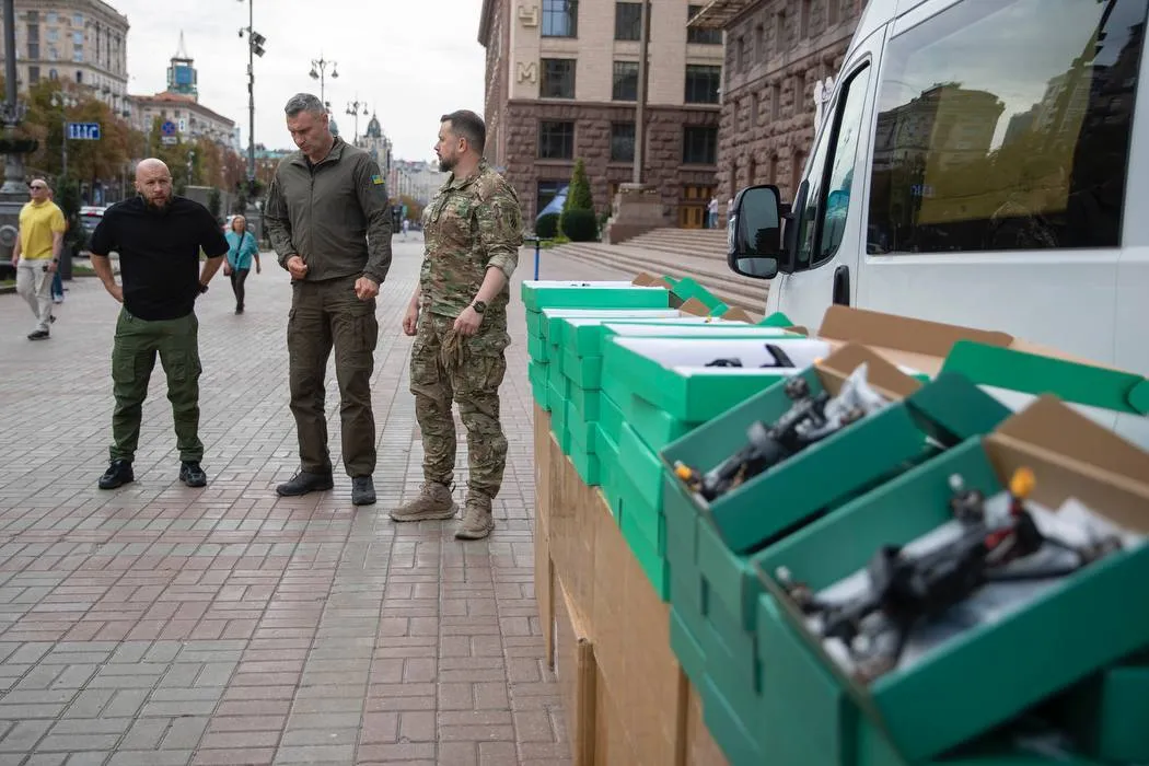 Ще тисяча FPV-дронів: Кличко передав військовим чергову партію допомоги від Києва. Фото