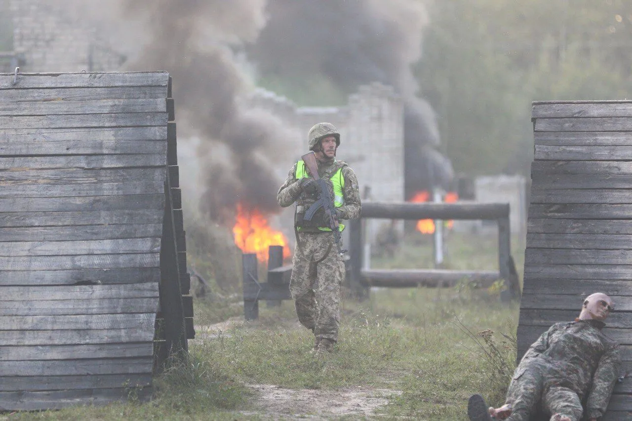 Усе починається на полігонах: у Генштабі показали підготовку новобранців в Україні та за кордоном. Фото