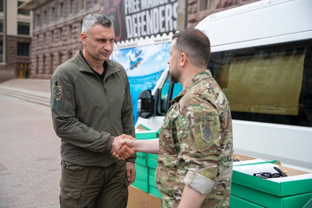 Ще тисяча FPV-дронів: Кличко передав військовим чергову партію допомоги від Києва. Фото