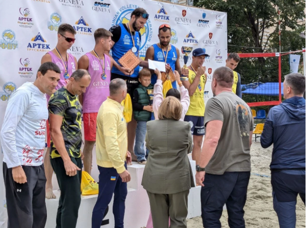 У Трускавці відбувся фінальний тур чемпіонату України з пляжного​ волейболу. Фото