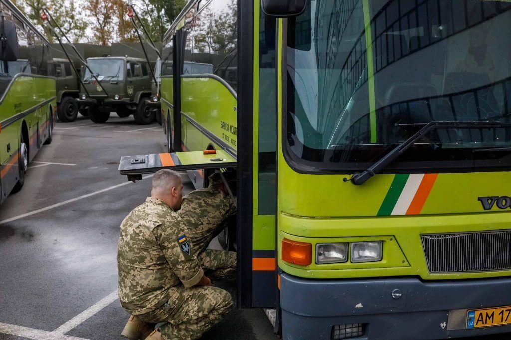 Те, що замовляли: підрозділи ССО отримали партію техніки від Порошенка