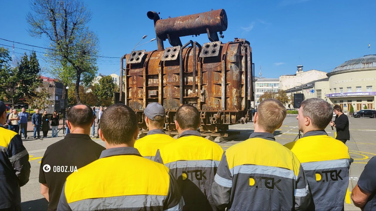 Посвящена ежедневной борьбе энергетиков за свет: в Киеве на Подоле открылась уникальная выставка. Фото