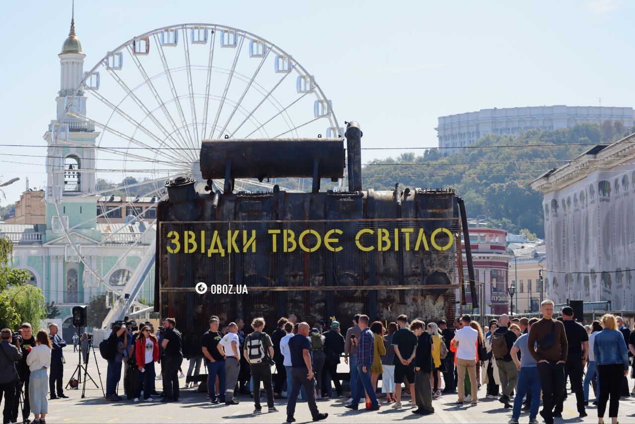 Присвячена щоденній боротьбі енергетиків за світло: у Києві на Подолі відкрилась унікальна виставка. Фото