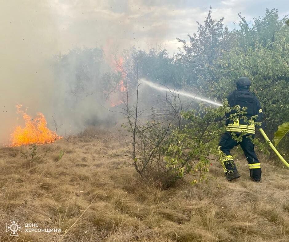 Росіяни вночі обстріляли Херсонщину: пошкоджено будинки, заклад культури і ЛЕП. Фото