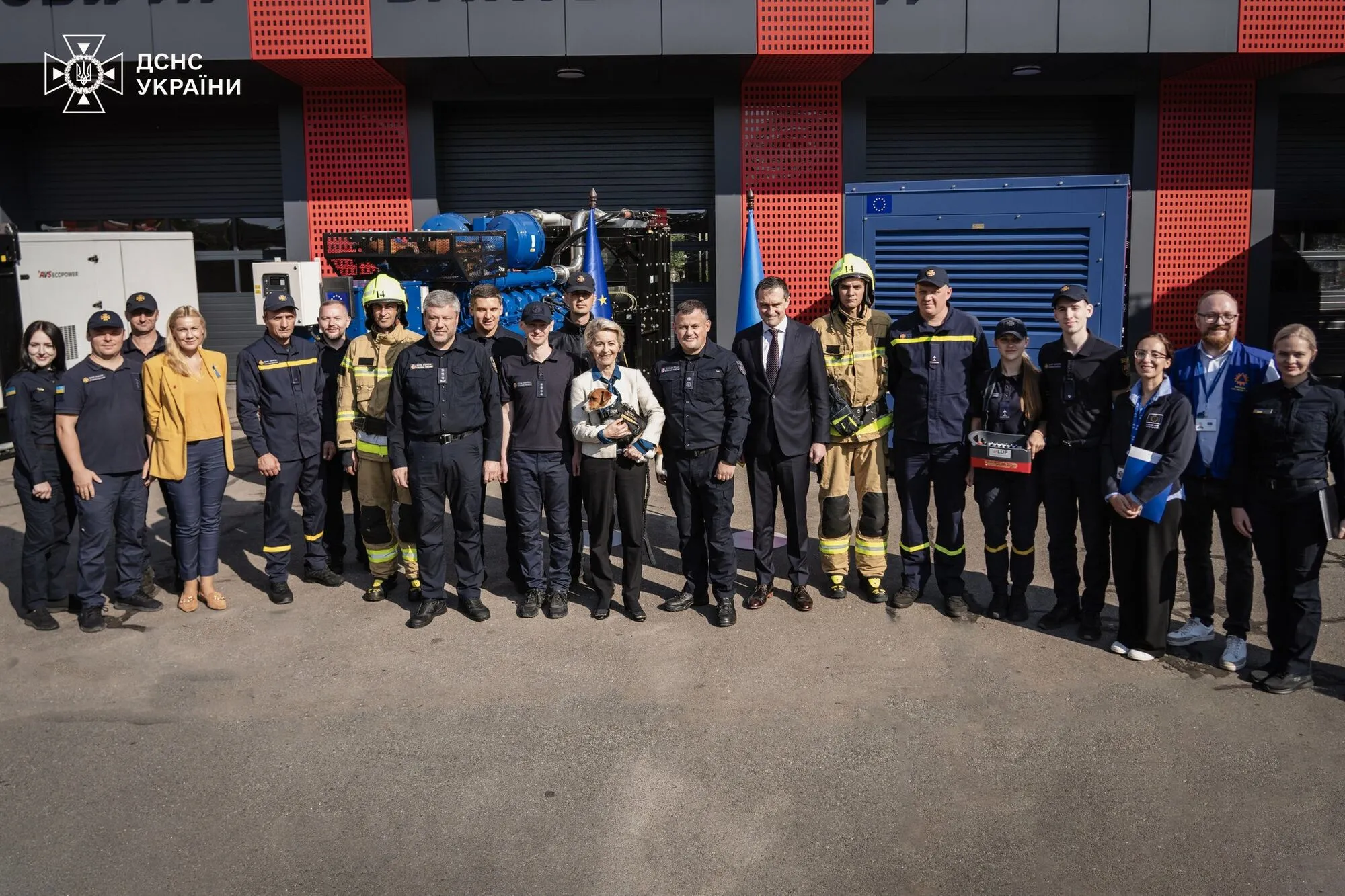 Президентка Єврокомісії завітала до однієї з пожежно-рятувальних частин Києва. Фото і відео