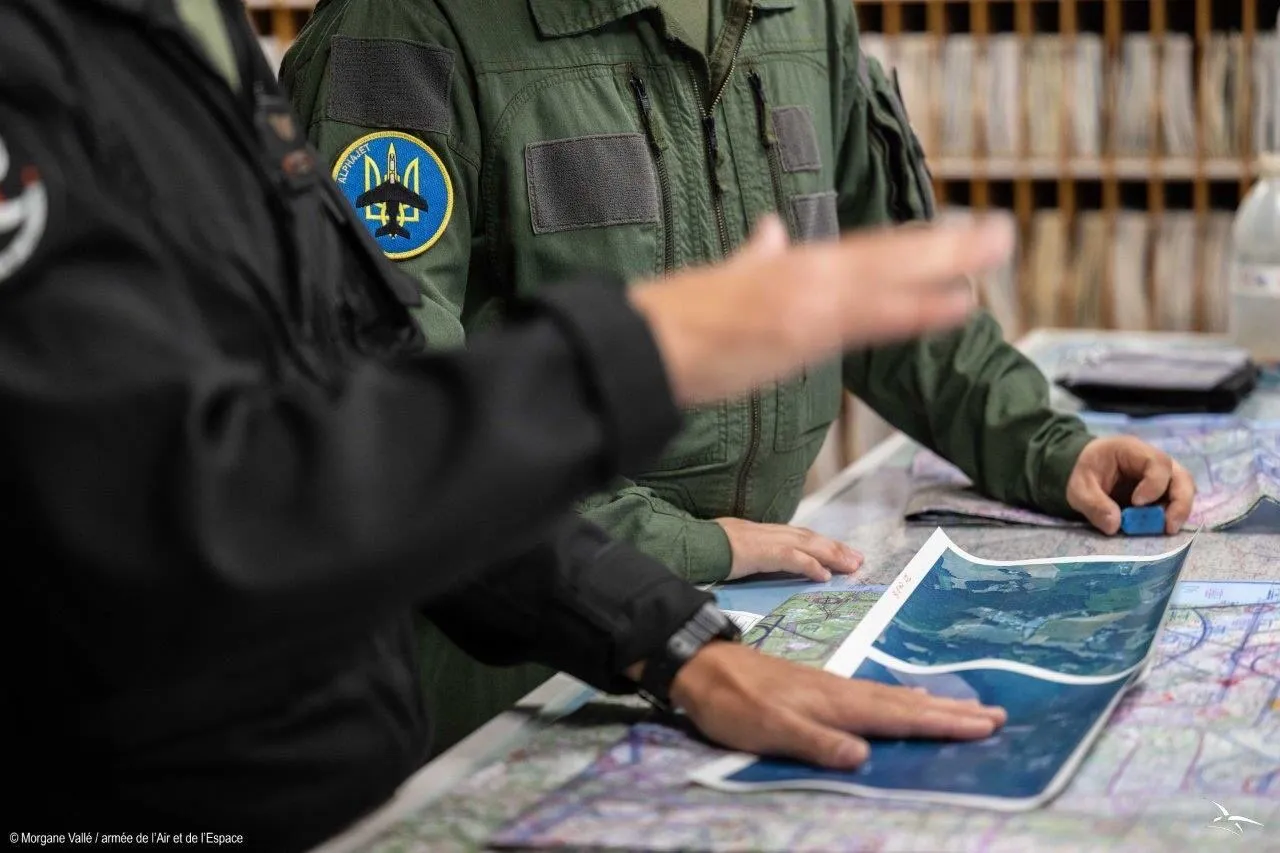 Первые украинские пилоты завершили подготовку на самолетах Alphajet во Франции. Фото